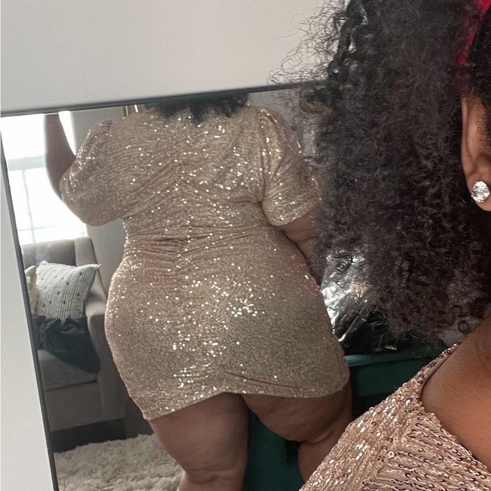 Elegant Sequin Dress in Gold